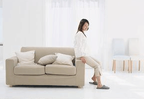 21岁女孩胸部剧烈胀痛, 查明原因后哭着说, 都怪那个不忠的人渣