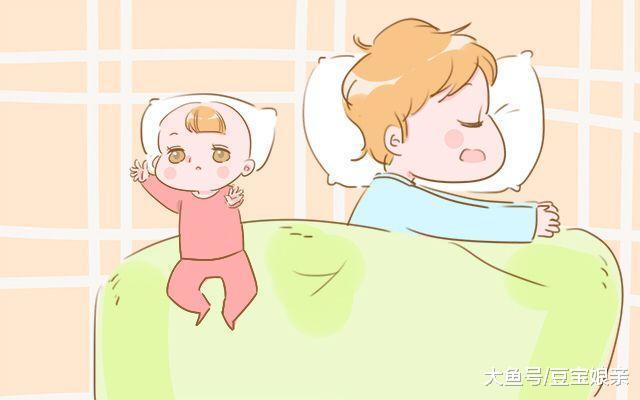 宝宝醒后不哭不闹还在做这件事, 说明他很聪明