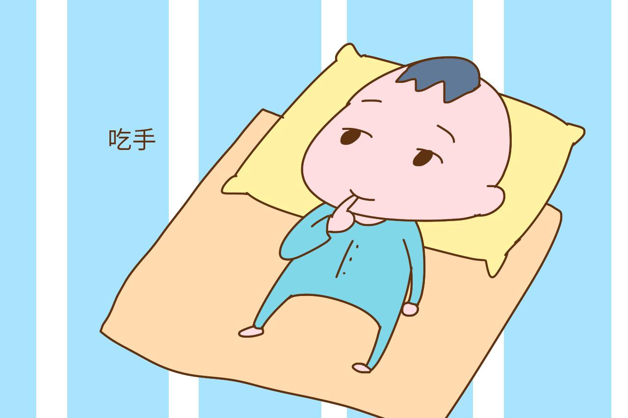 宝宝开始爱吃手, 是宝宝变聪明的表现, 宝妈们应该高兴才对
