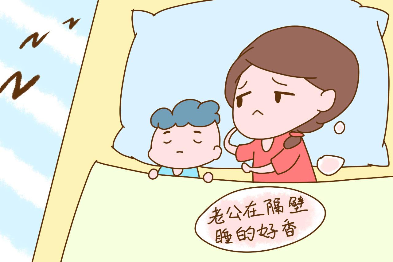 你哄孩子到崩溃, 那位却在呼呼睡, 当爸爸的都是这么心大吗?