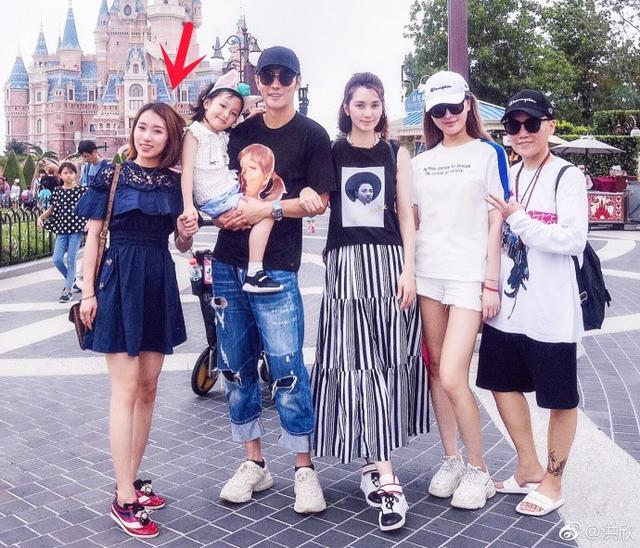 洪欣帮张丹峰澄清谣言, 是网友多心还是女经纪人太不避嫌?
