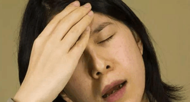 肝脏“藏毒”时, 脸上会有4种表现, 切莫大意! 第一种很多人出现过