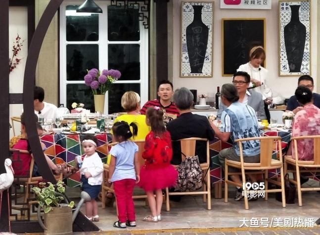 《中餐厅2》杀青后王俊凯潸然泪下, 这个小暖男有颗柔软的心啊!