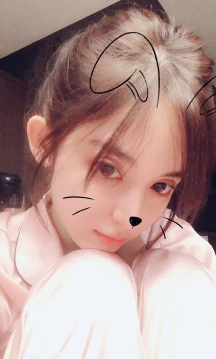 娜扎晒短发素颜萌照少女感爆棚 自己评论“素颜真好看”