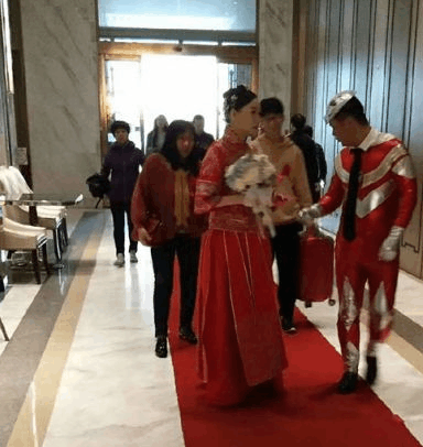 ?今天这拖地工姿势有点飘啊