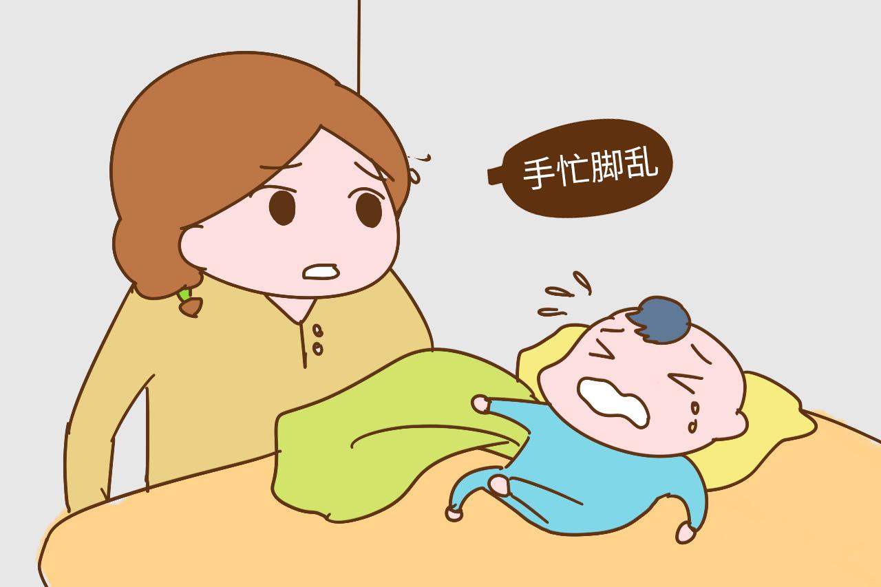 独自带娃上厕所时怎么办? 宝妈: 能咋的, 娃抱腿上坐着