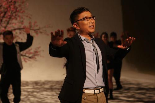 曾多次上过春晚, 比凤凰传奇还要红却惨遭封杀只能去教书!