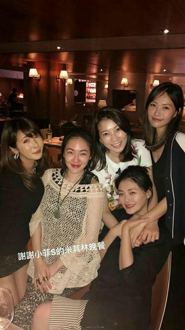 大S携老公与一众好友现身聚会 精致小脸楚楚动人