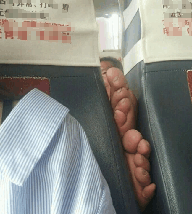 坐车遇到这种座霸你会怎么办