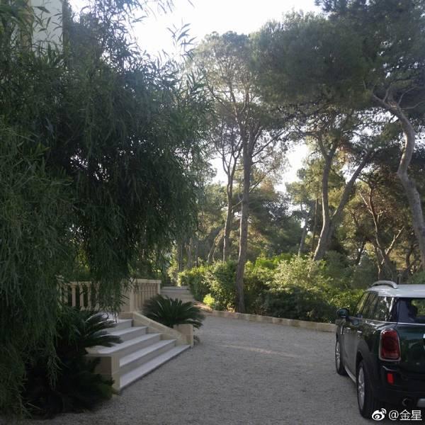 金星回欧洲海景豪宅度假 内部装修奢华还有大花园
