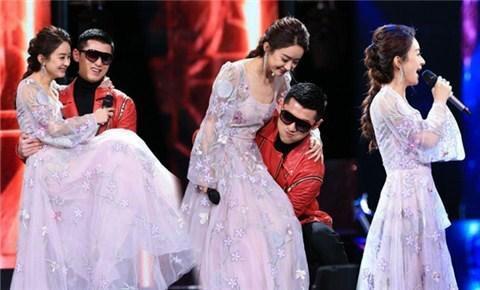 赵丽颖很瘦, 为什么男演员抱她感到困难和痛苦, 霍建华说了实话