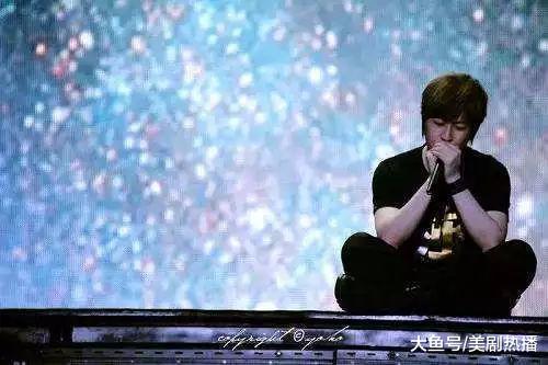 五月天乐队里只有阿信还单身, 难道还在等纠缠了20年的蛋蛋妹?