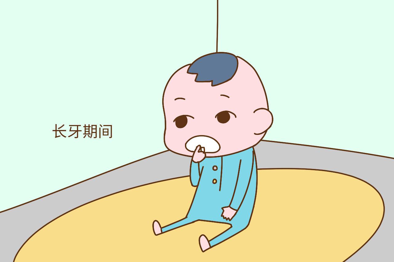 宝宝开始爱吃手, 是宝宝变聪明的表现, 宝妈们应该高兴才对