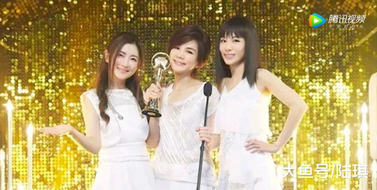 17岁的S.H.E: 男人未必靠得住, 但姐妹一定在你身后