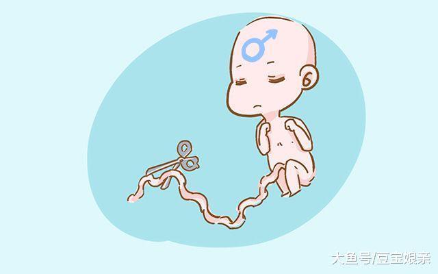 医生剪完脐带后的这个动作, 已经说明宝宝的状况
