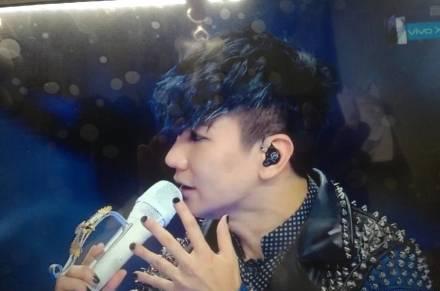 林俊杰演唱《独角戏》, 还勇敢尝试烟熏妆, 没听过林俊杰的摇滚是不完整的!