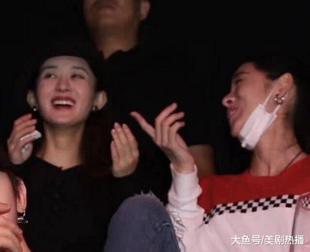 赵丽颖身穿黑衣现身张杰演唱会, 瘦成这样哪里像怀孕? !
