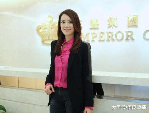 她是娱乐圈金牌经纪人! 颜值不输女明星, 一手捧红陈伟霆谢霆锋!