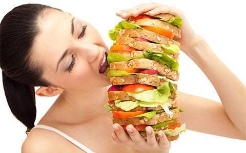 医生提醒: 晚餐5大习惯, 会让你“短寿”, 但很多人每天都这样做