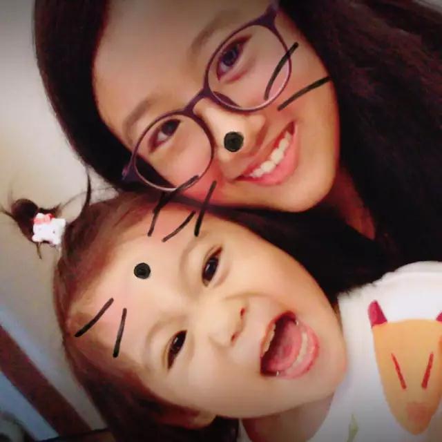 贾静雯想女儿了, 修杰楷晒了两姐妹, 咘姐这样宠Bo妞, 好温馨!