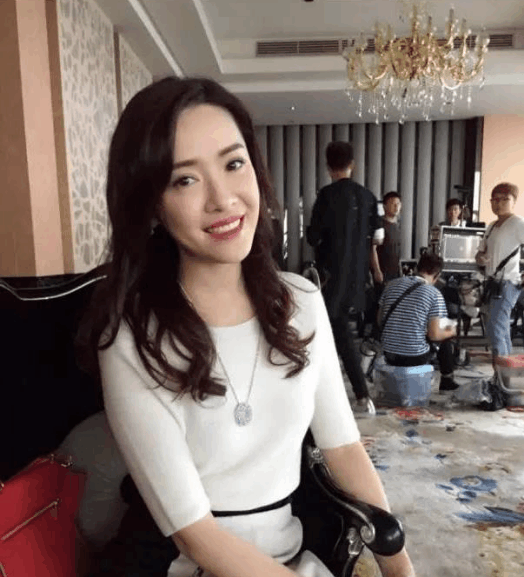 她是高学历港姐冠军, 后台惊人却只能演奸角, 如今44岁成这样