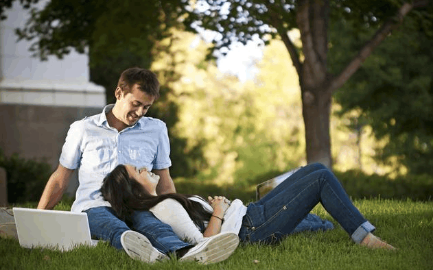 新婚小夫妻同查出胃癌, 后悔流泪! 医生: 你俩这是相互纵容!