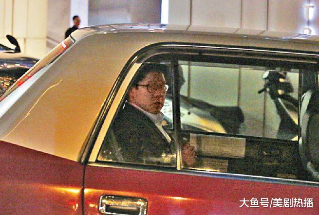 绝世好男人! 霍启刚撇下生意伙伴提前回家, 只因接到一个电话!