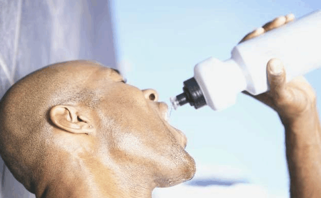 男人40岁后, 坚持“四个八”, 疾病不来找, 活到80岁也不显老!