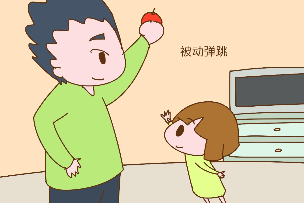 再爱孩子, 在1岁前也不要急着让孩子做这些事, 很伤孩子身体