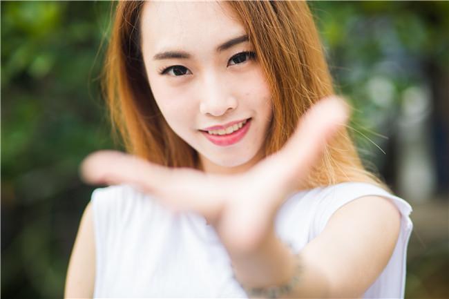 老公请来年轻的保姆帮我照顾孩子, 却因此背叛了我