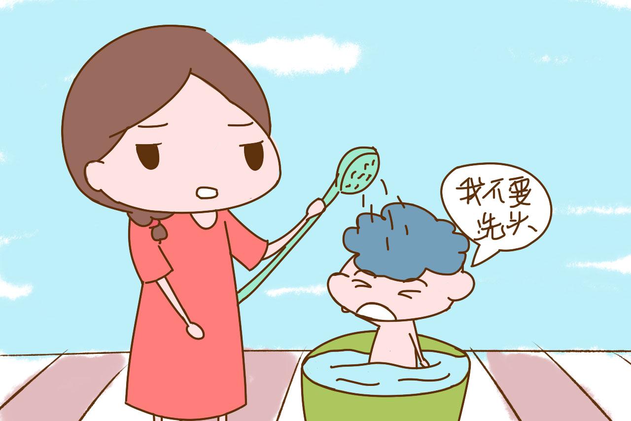 天热宝宝却不爱洗澡? 爸妈别强迫, 找出深层原因再对症下药