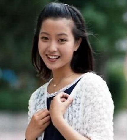 女大十八变: 金喜善9岁女儿近照曝光, 一出生就被群嘲长得丑, 现在她美得像换了张脸!