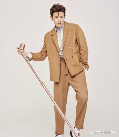 他从18线小透明到一夜爆红, 巅峰时公布已婚生子, 网友: 够爷们儿