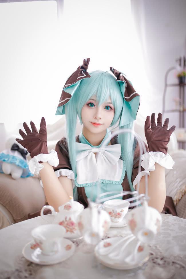 美少女COS初音未来, 网友: 这是从漫画里走出来的女生吗?