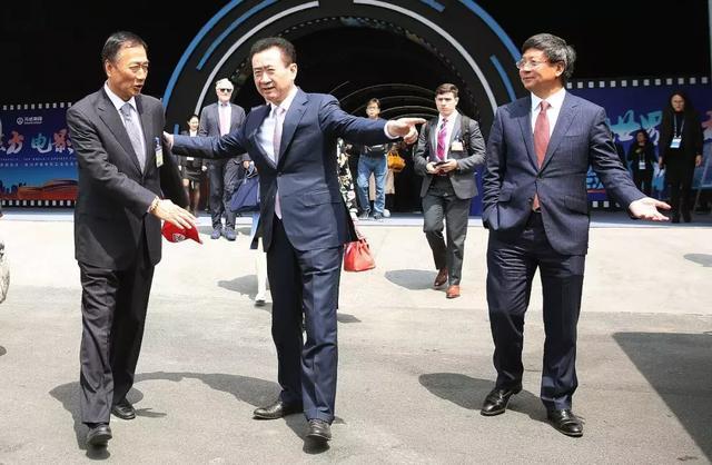 万达走出无人区, 轻资产转型8个月闪电战, 腾讯