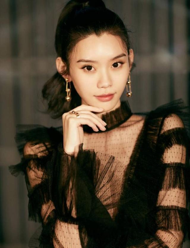 《来电狂响》奚梦瑶挑战“双面娇娃”: 从模特跨界演员, 尽力做到自己的极限