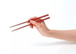 医生苦劝: 手抖别以为没事, 有这种情况会影响健康, 得赶紧医治!
