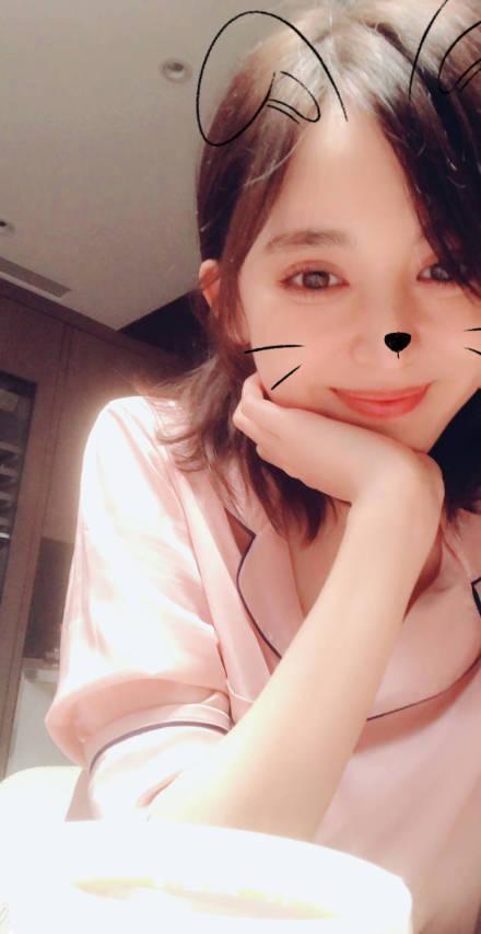 娜扎晒短发素颜萌照少女感爆棚 自己评论“素颜真好看”