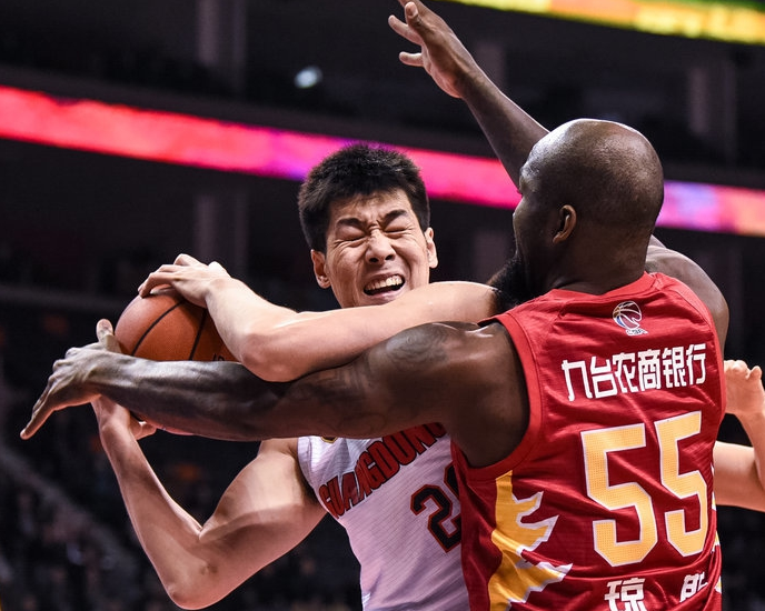不冤! 广东18连胜被末结, 看看那三年老场上的显示不输才怪