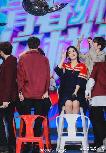 《快本》圆蔡徐坤七年前拜谢娜为师的梦! 网友: 亮点在幕后合照!