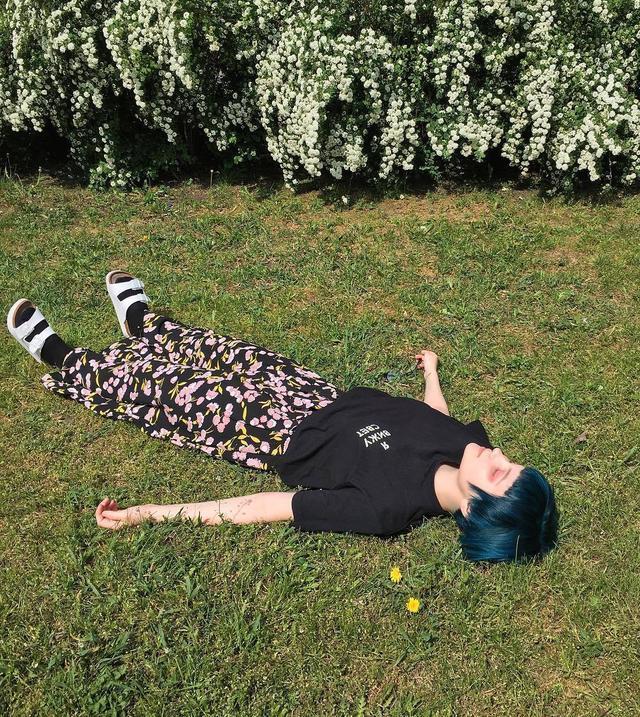 18岁网红少女, 她的发型一星期换一次!