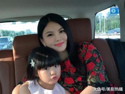 一个深夜洗衣服, 一个从小富养成公主, 同是星二代差距为啥这么大?