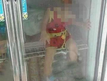 父亲对3岁亲生儿子这样做, 让人心疼! 网友: 警察已经在路上了!