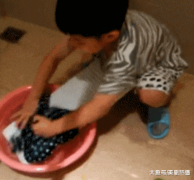 一个深夜洗衣服, 一个从小富养成公主, 同是星二代差距为啥这么大?