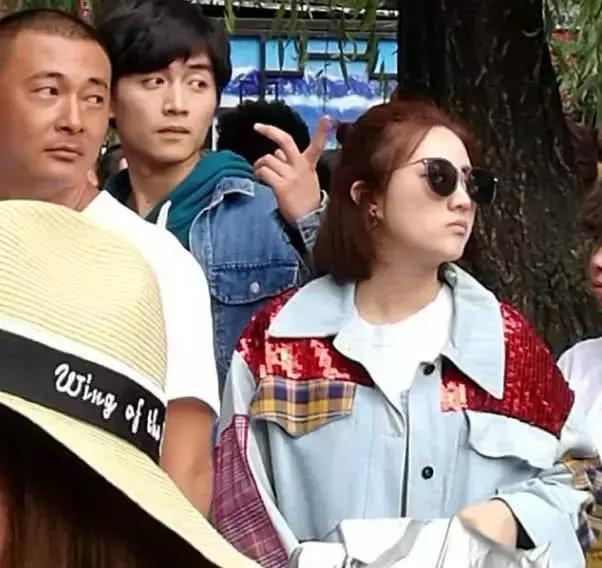 陈晓一整天都在和景甜的替身拍戏, 景甜却在微博上发布学猫叫视频