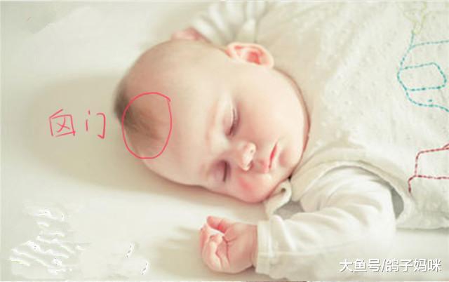 睡坏了? 男童酷像“咸蛋超人”, 竟是颅缝早闭惹祸!