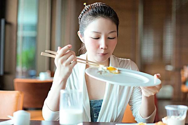 大实话告诉你: 多用这5种方式吃饭, 越吃越健康, 赶紧行动!