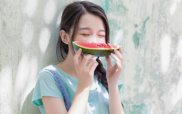 第一次接吻的时候, 你们会伸舌头吗?