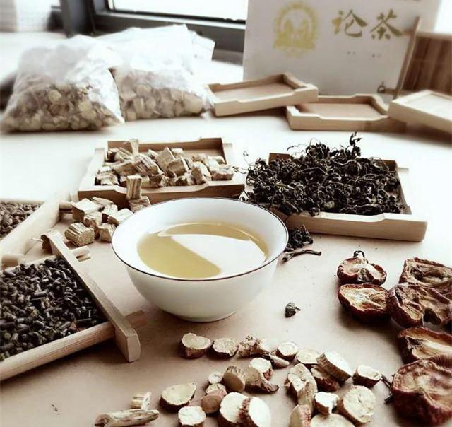 肝不好多吃这几种碱性食物, 修复受损肝细胞, 给肝脏“洗洗澡”