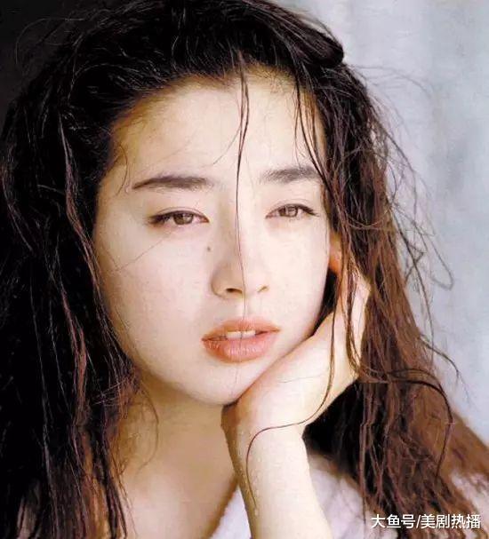 曾是最美女星, 18岁被母亲哄骗拍写真自此消沉, 但之后却逆风翻盘